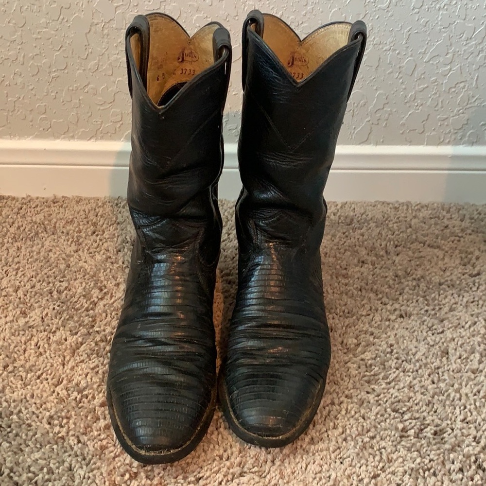 Women’s black Justin Cowboy boots